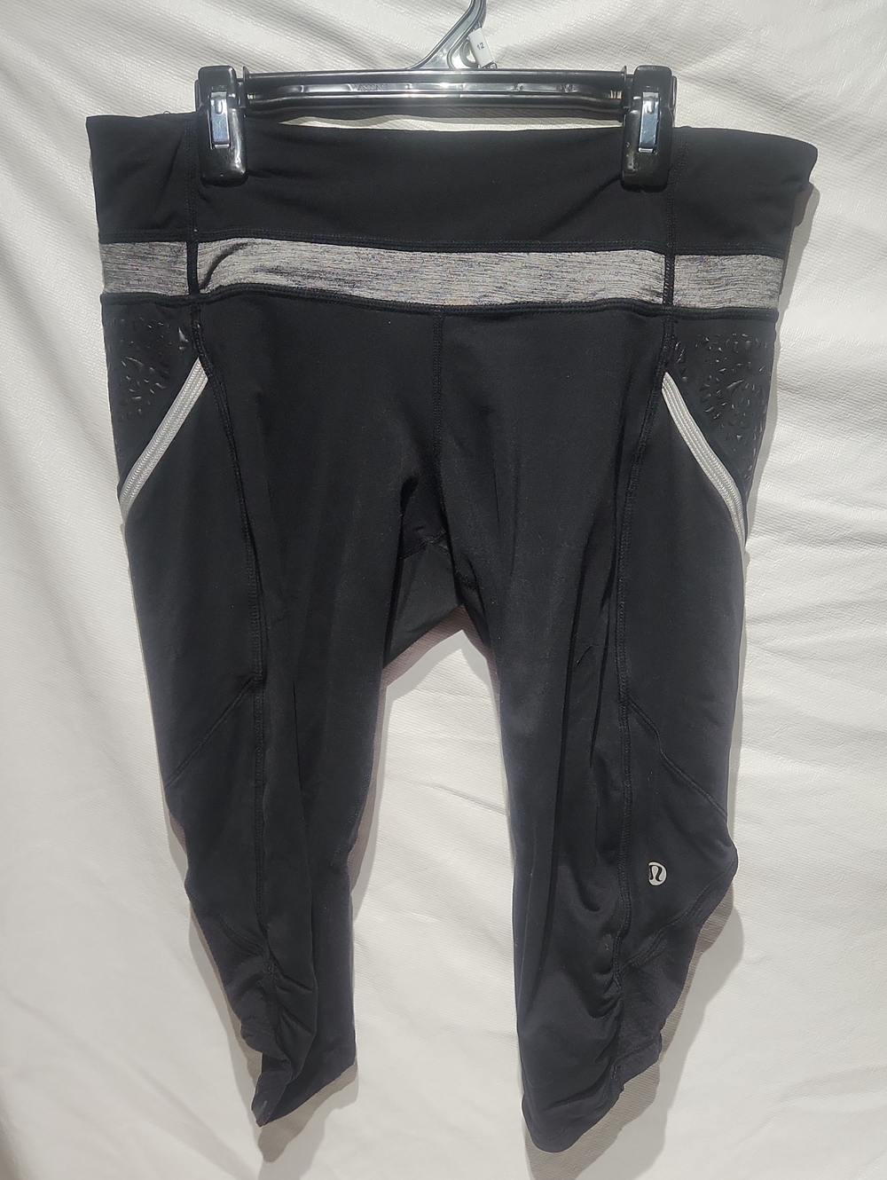 147. Lululemon sz 8 cropped